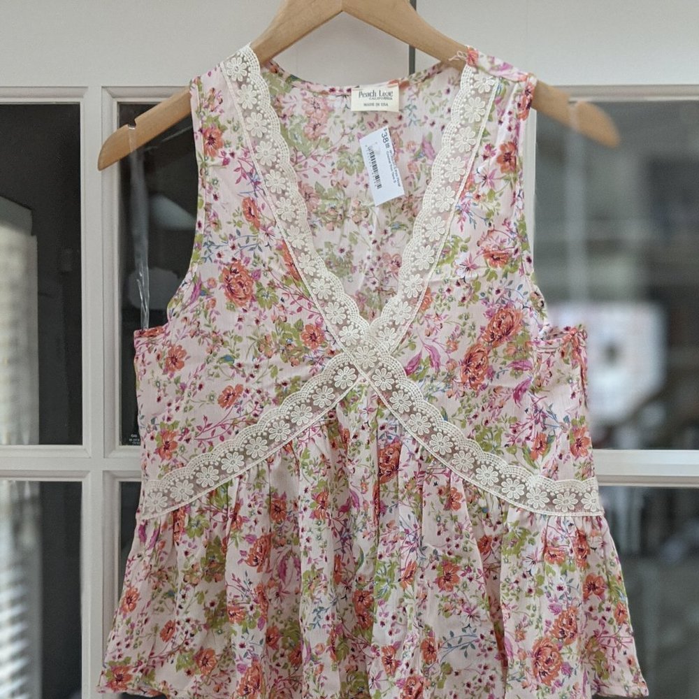 Bohemian sleeveles top NWT pink floral lace small